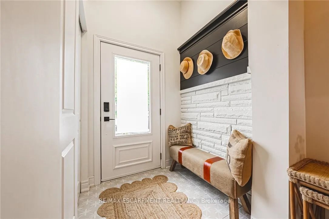 Photo 5 of 452 John Frederick Drive, Hamilton, Ancaster — HOMEH
