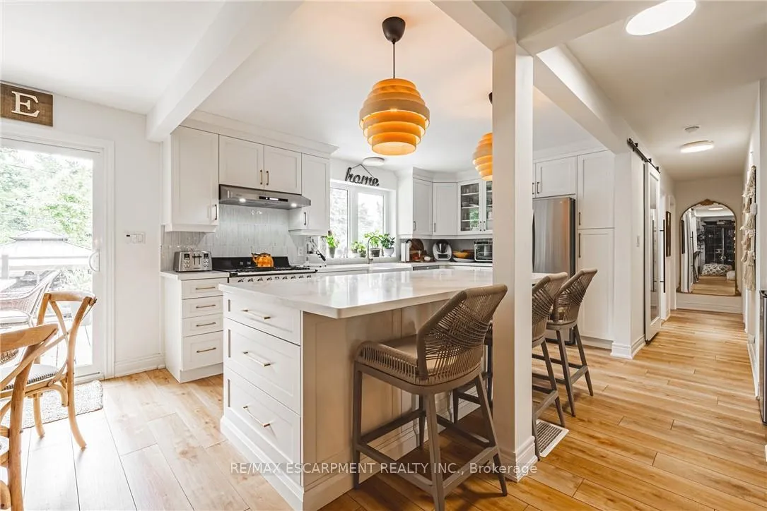 Photo 6 of 452 John Frederick Drive, Hamilton, Ancaster — HOMEH
