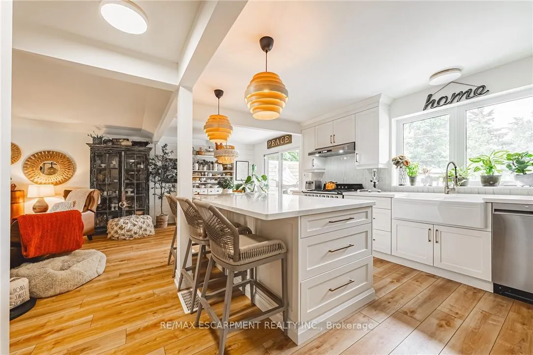 Photo 7 of 452 John Frederick Drive, Hamilton, Ancaster — HOMEH