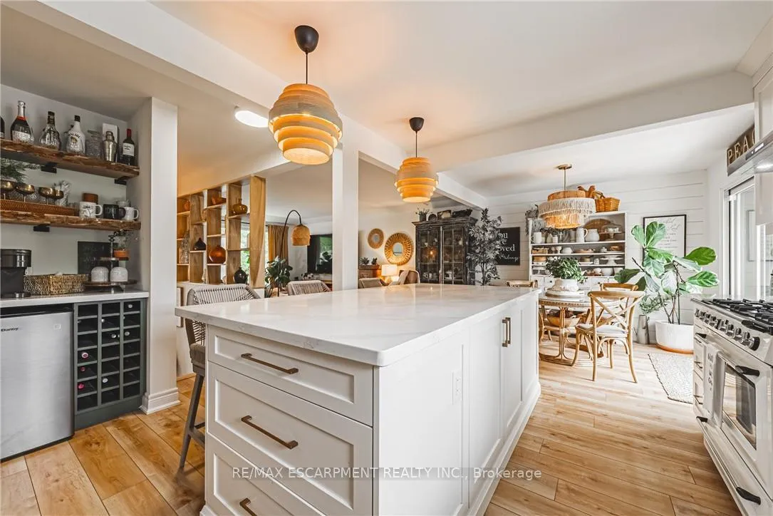 Photo 8 of 452 John Frederick Drive, Hamilton, Ancaster — HOMEH