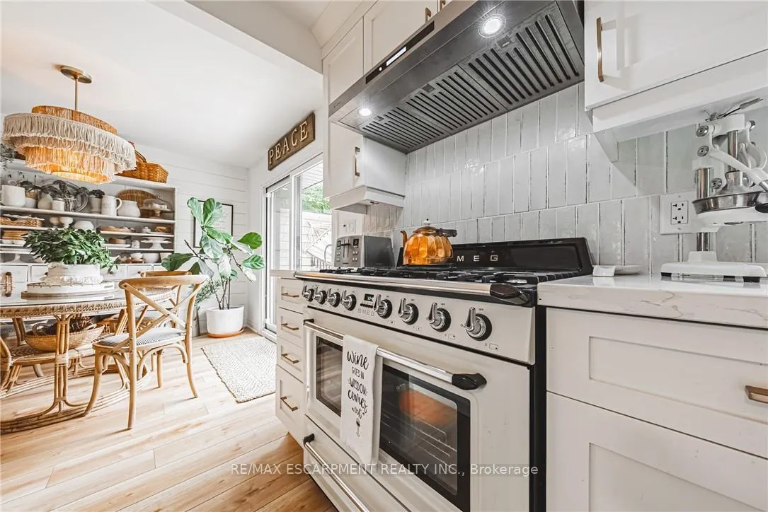 Photo 10 of 452 John Frederick Drive, Hamilton, Ancaster — HOMEH