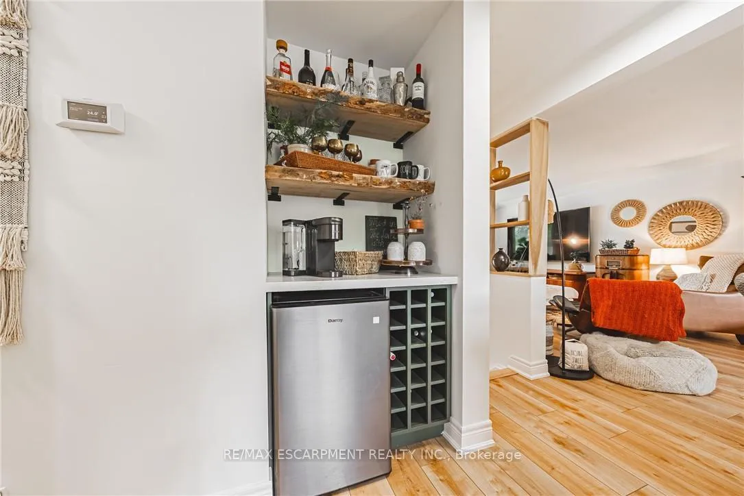 Photo 11 of 452 John Frederick Drive, Hamilton, Ancaster — HOMEH