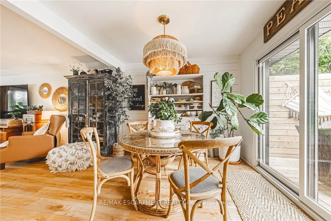 Photo 13 of 452 John Frederick Drive, Hamilton, Ancaster — HOMEH