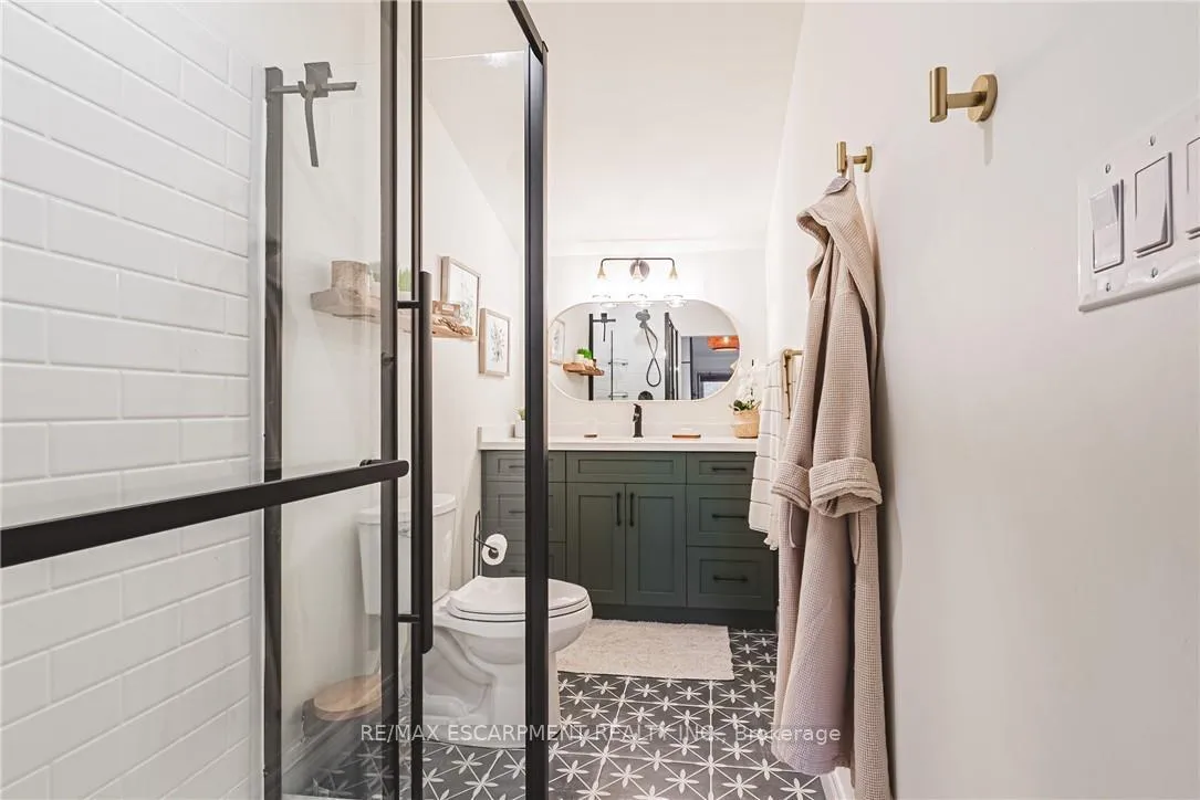 Photo 23 of 452 John Frederick Drive, Hamilton, Ancaster — HOMEH