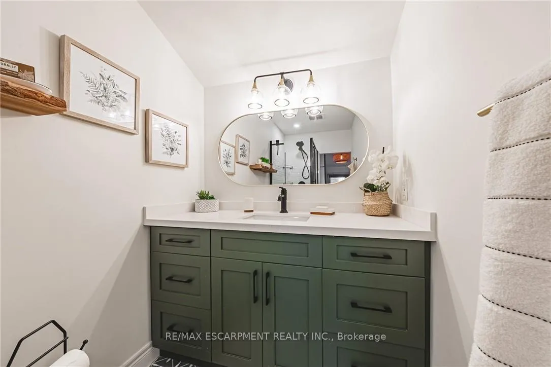 Photo 24 of 452 John Frederick Drive, Hamilton, Ancaster — HOMEH