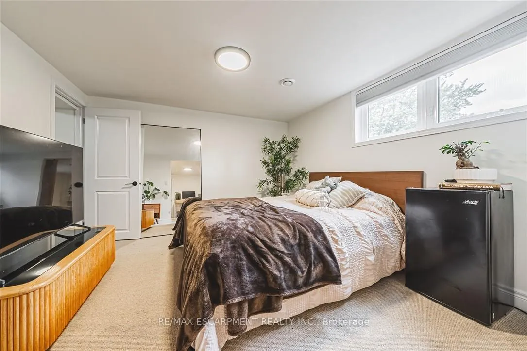 Photo 28 of 452 John Frederick Drive, Hamilton, Ancaster — HOMEH