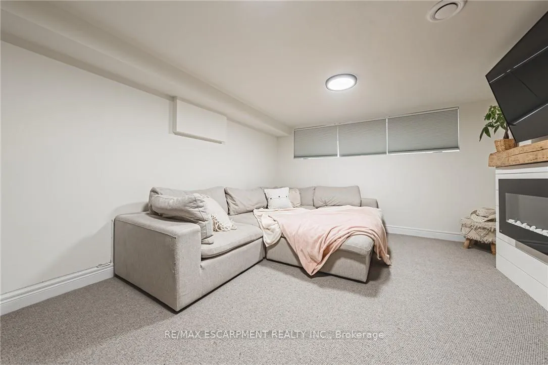 Photo 31 of 452 John Frederick Drive, Hamilton, Ancaster — HOMEH