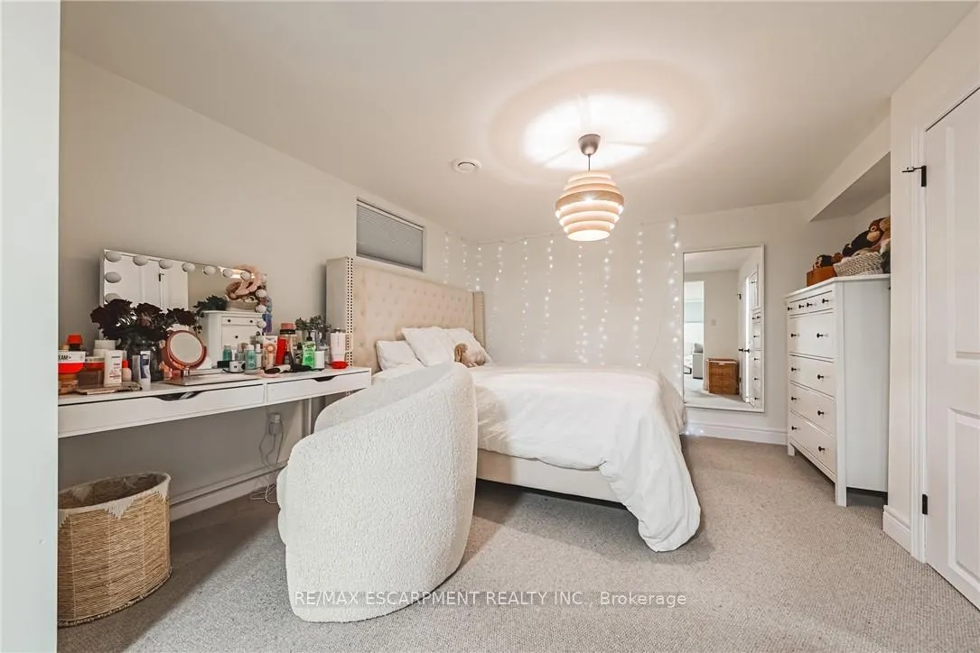 Photo 32 of 452 John Frederick Drive, Hamilton, Ancaster — HOMEH
