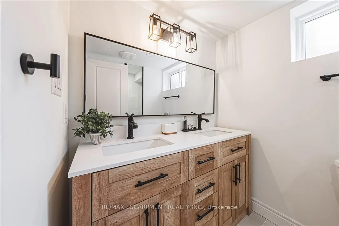 Photo 34 of 452 John Frederick Drive, Hamilton, Ancaster — HOMEH