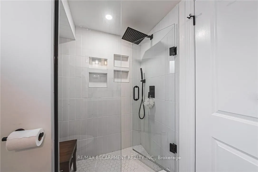 Photo 35 of 452 John Frederick Drive, Hamilton, Ancaster — HOMEH