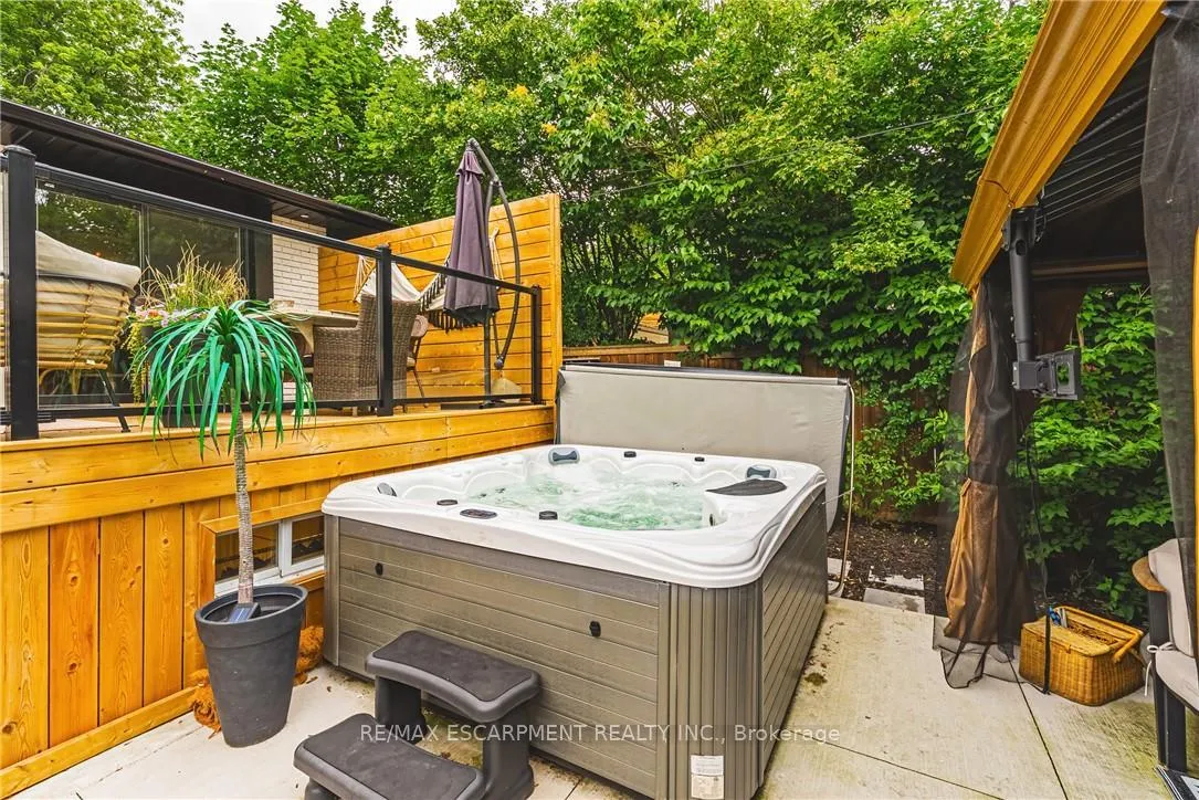 Photo 40 of 452 John Frederick Drive, Hamilton, Ancaster — HOMEH