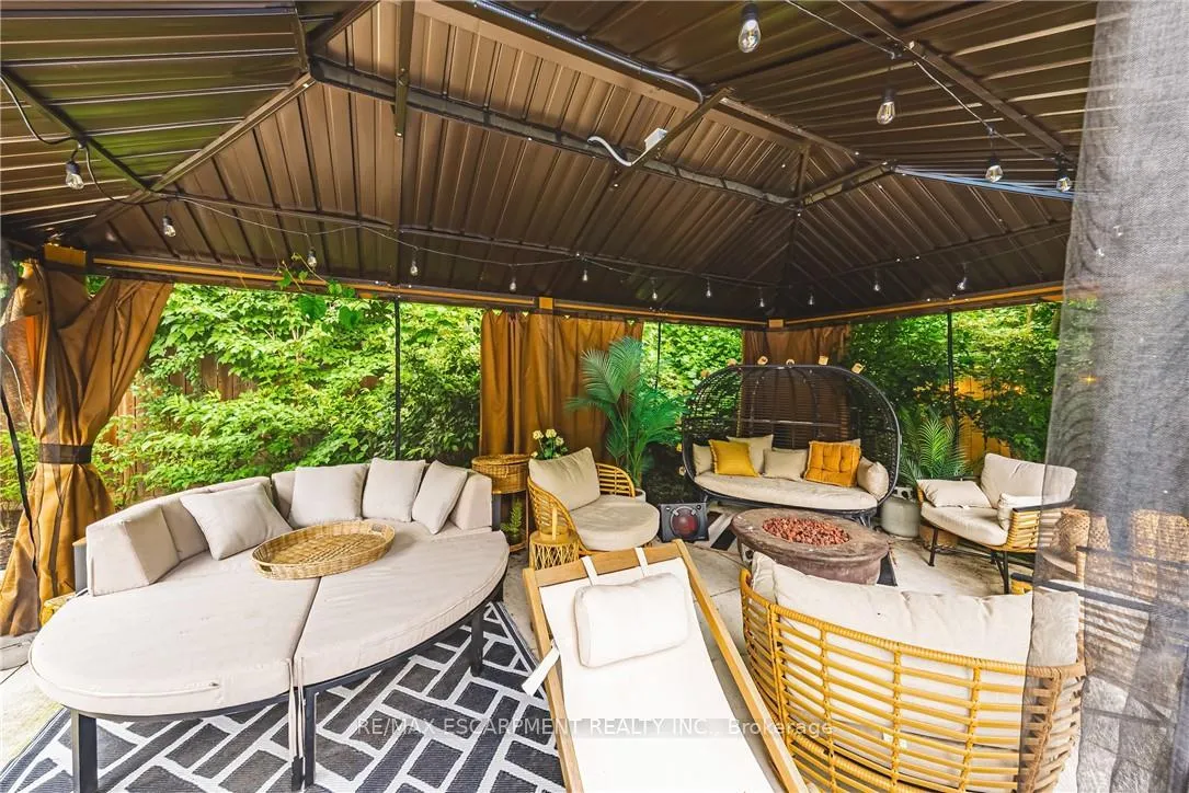 Photo 41 of 452 John Frederick Drive, Hamilton, Ancaster — HOMEH
