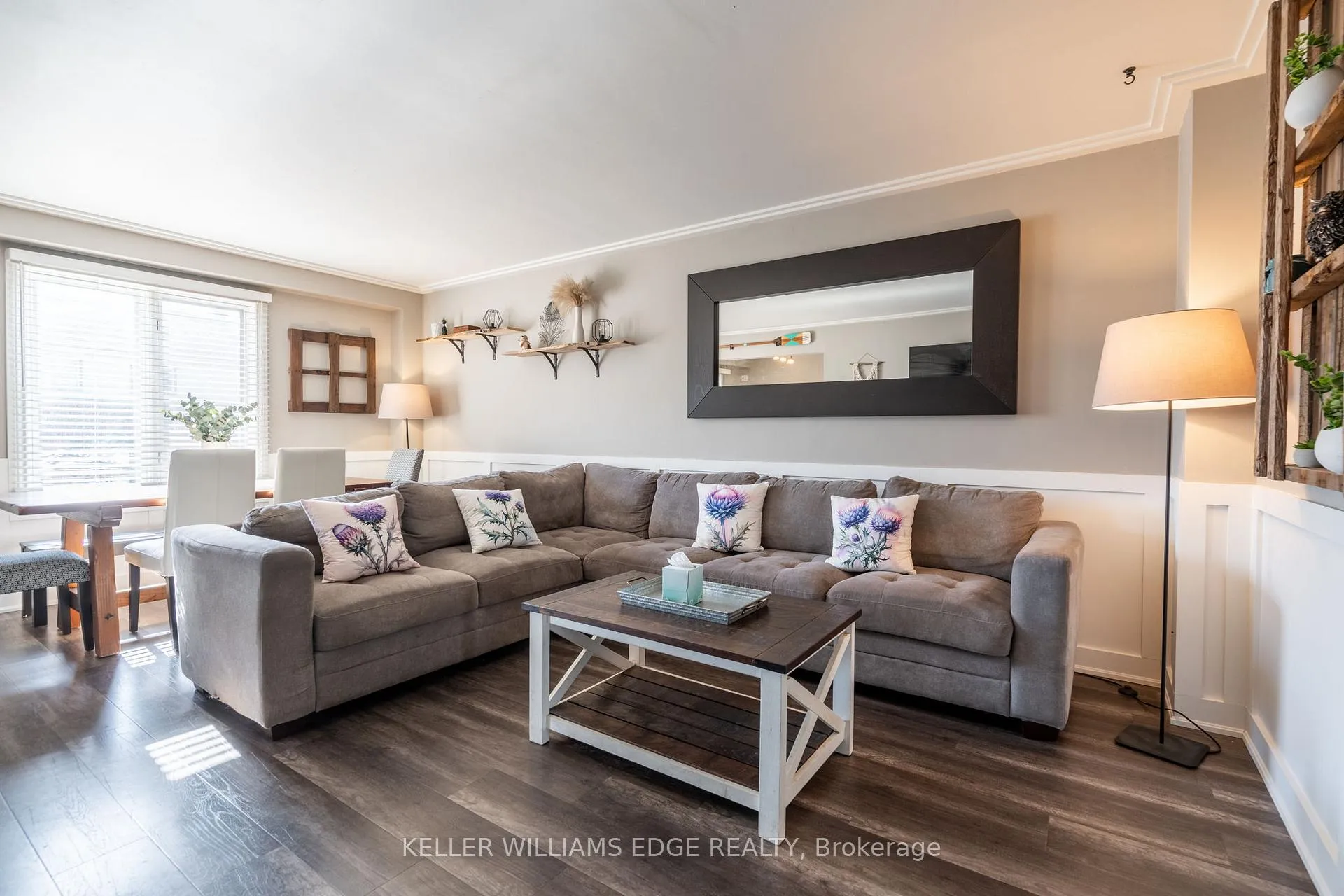 Photo 5 of 2 Bronte Court, Hamilton, Waterdown — HOMEH
