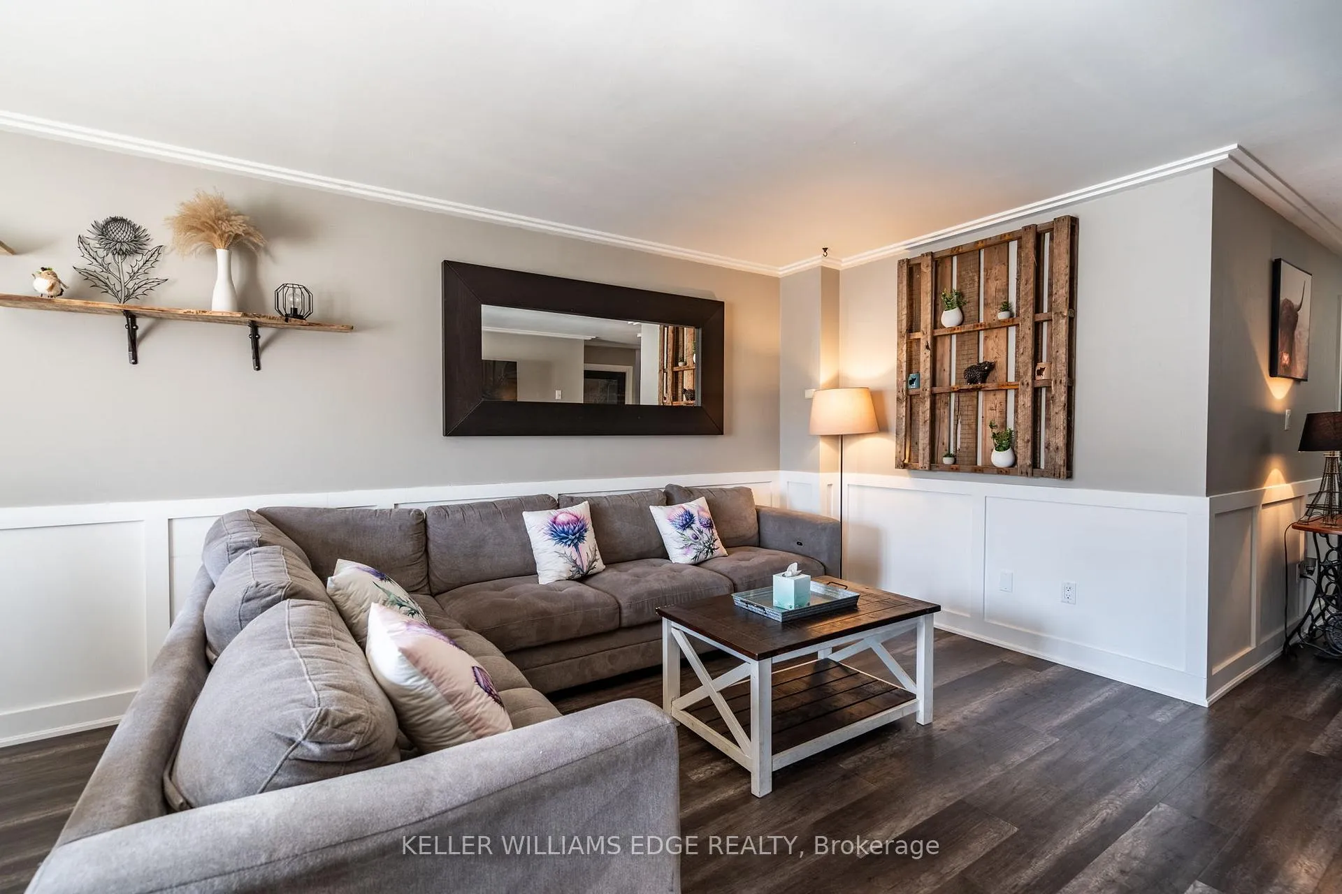 Photo 7 of 2 Bronte Court, Hamilton, Waterdown — HOMEH