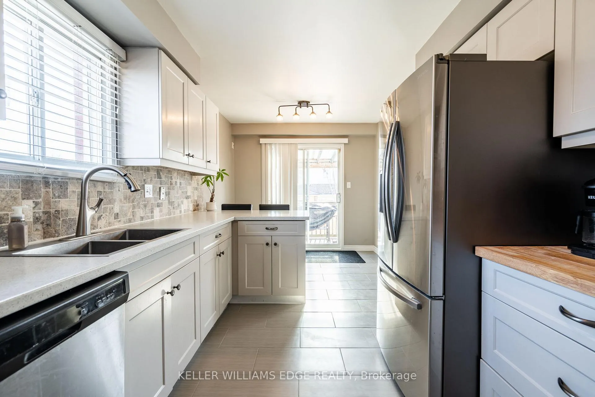 Photo 10 of 2 Bronte Court, Hamilton, Waterdown — HOMEH