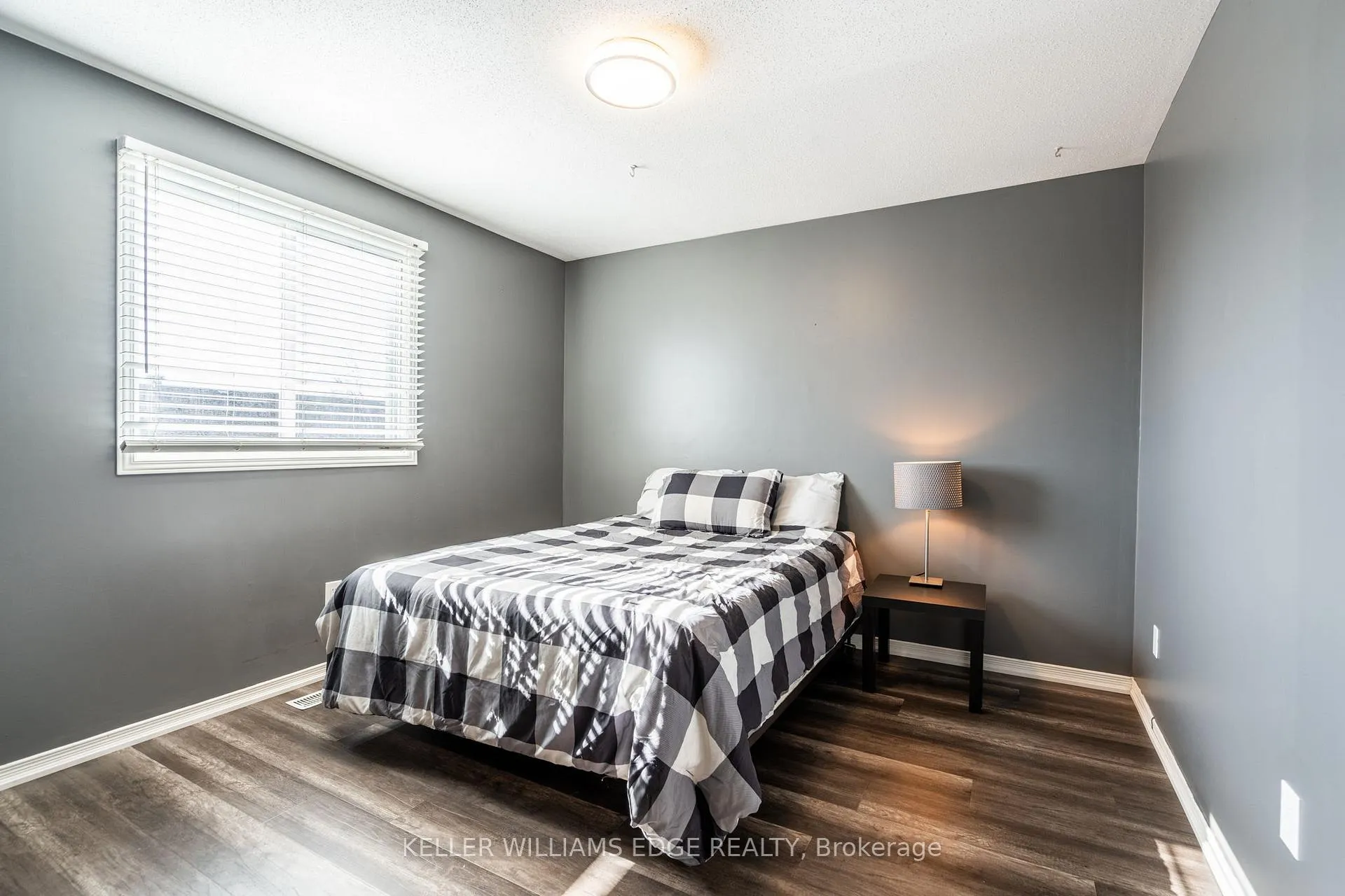 Photo 18 of 2 Bronte Court, Hamilton, Waterdown — HOMEH