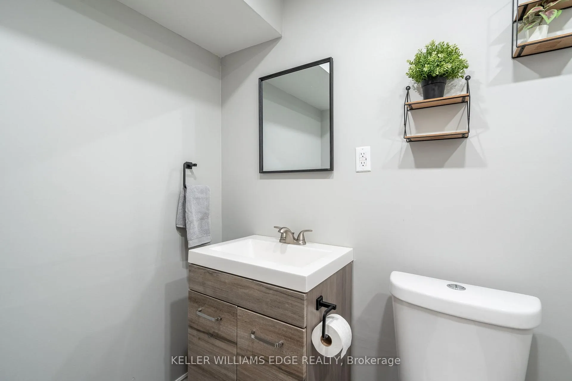 Photo 28 of 2 Bronte Court, Hamilton, Waterdown — HOMEH