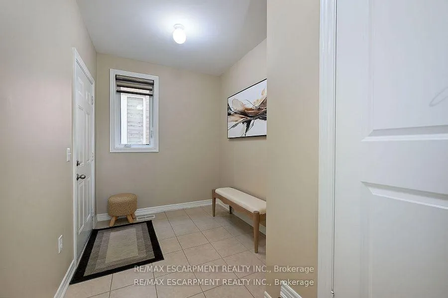 Photo 4 of 71 Chaumont Drive, Hamilton, Stoney Creek — HOMEH