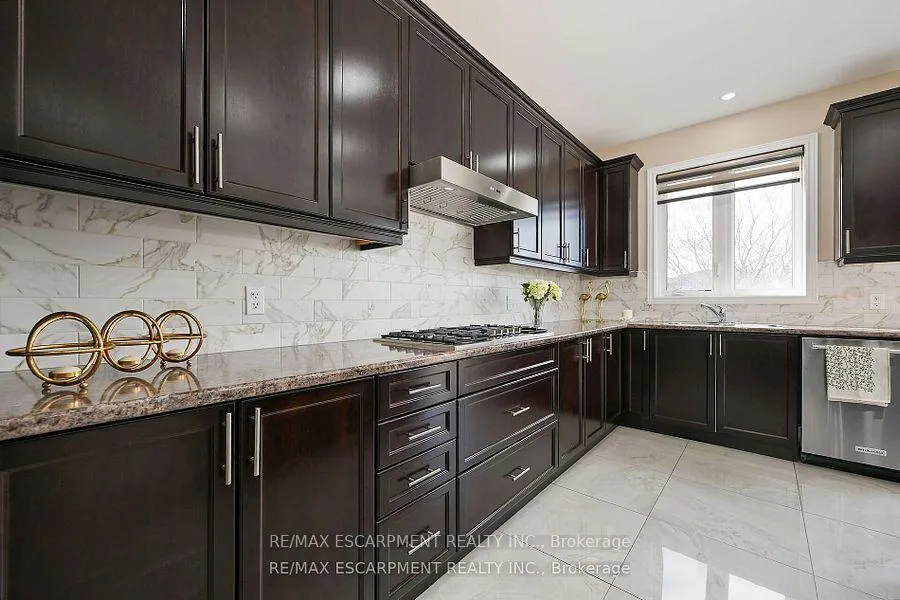 Photo 11 of 71 Chaumont Drive, Hamilton, Stoney Creek — HOMEH