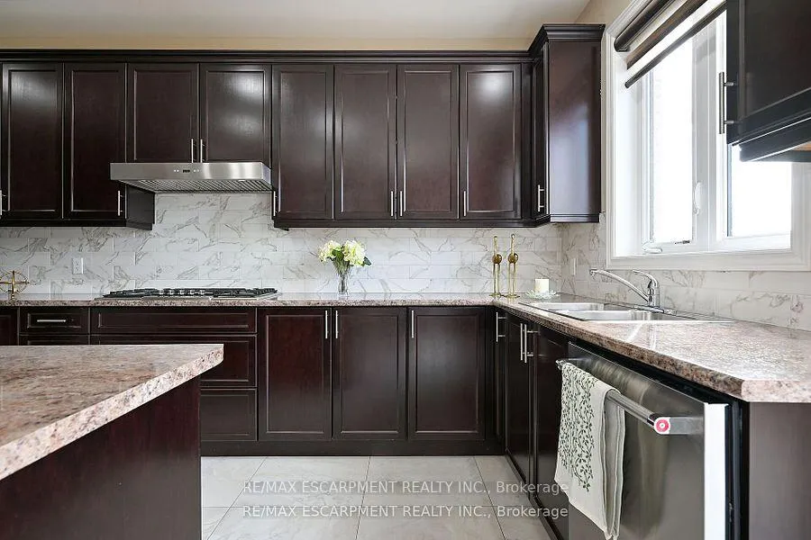 Photo 13 of 71 Chaumont Drive, Hamilton, Stoney Creek — HOMEH