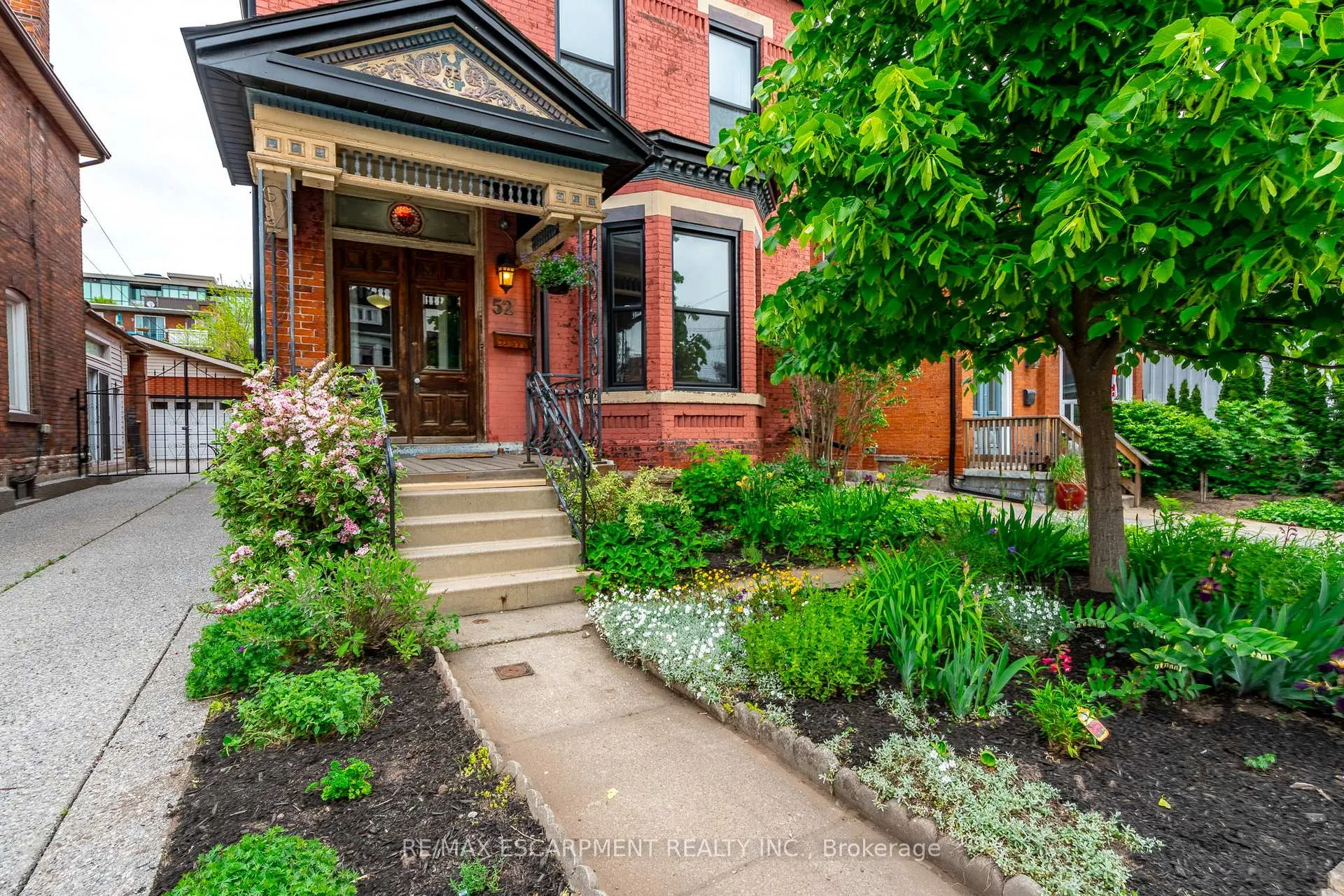 Photo 3 of 52 Barton Street W, Hamilton, Strathcona — HOMEH