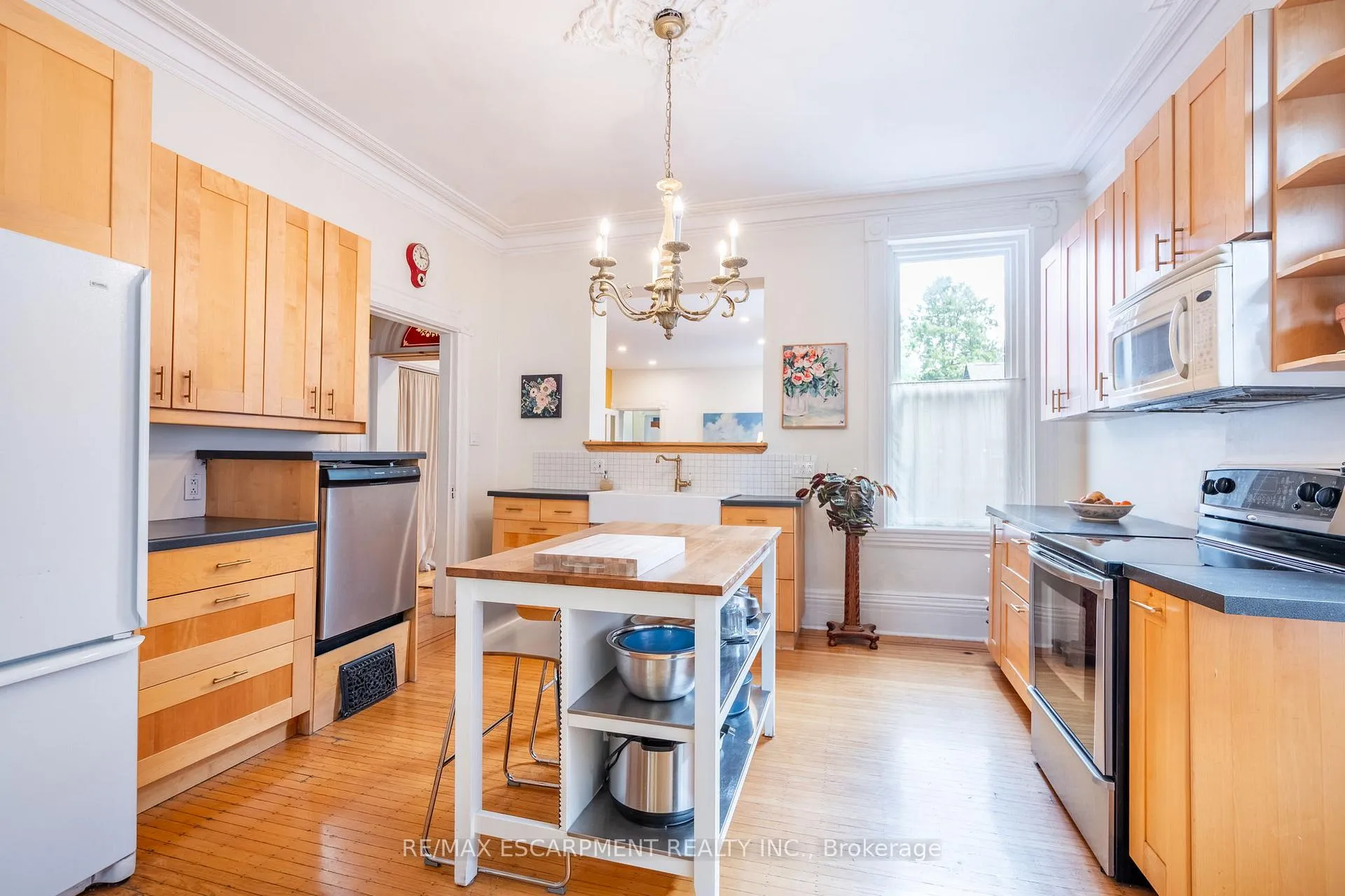 Photo 8 of 52 Barton Street W, Hamilton, Strathcona — HOMEH
