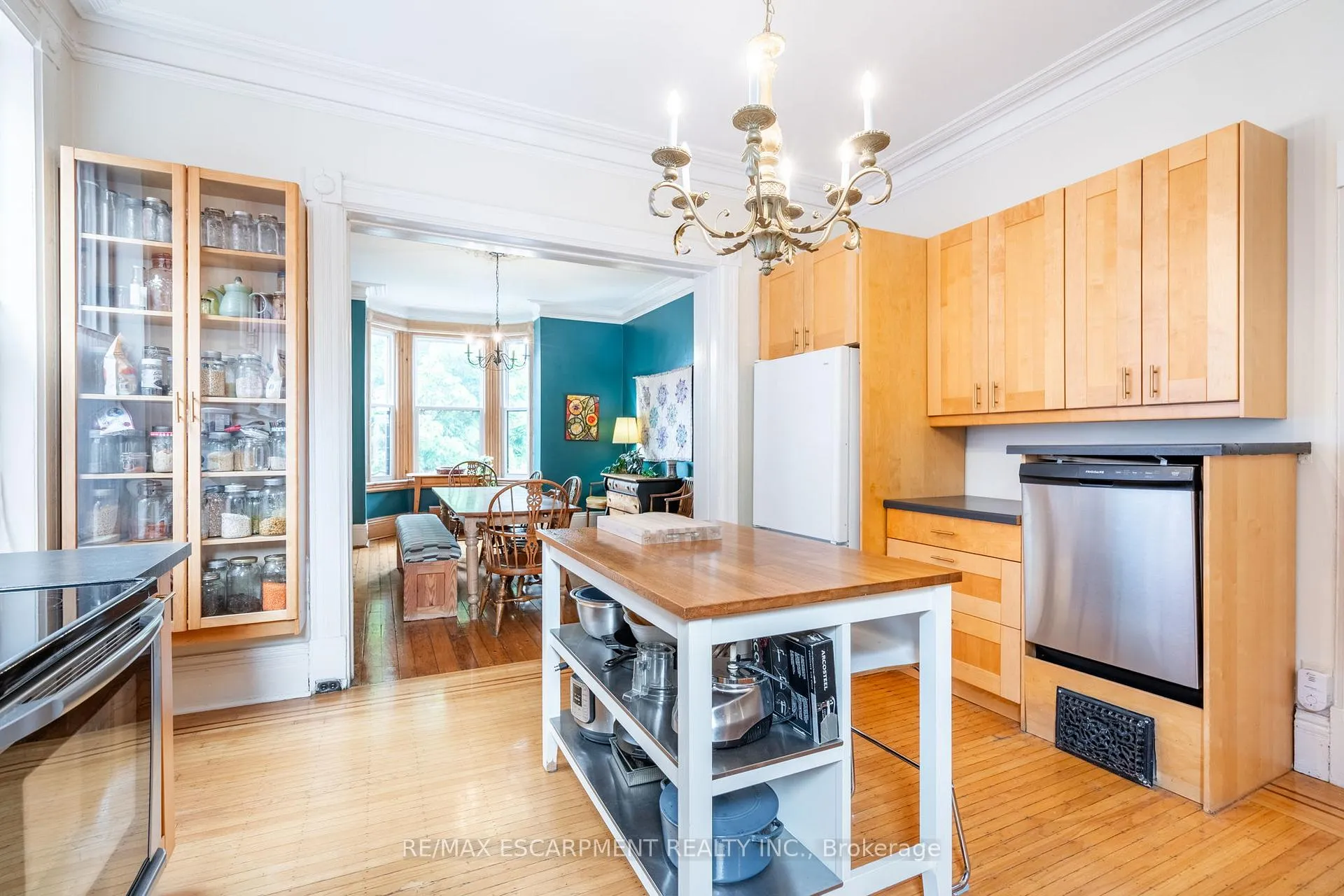 Photo 9 of 52 Barton Street W, Hamilton, Strathcona — HOMEH