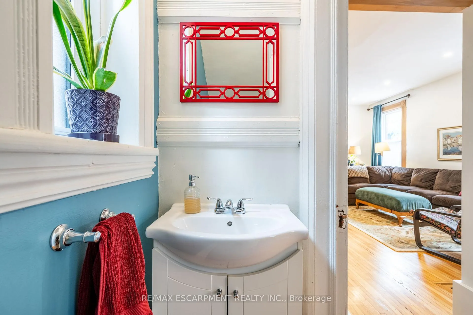 Photo 10 of 52 Barton Street W, Hamilton, Strathcona — HOMEH