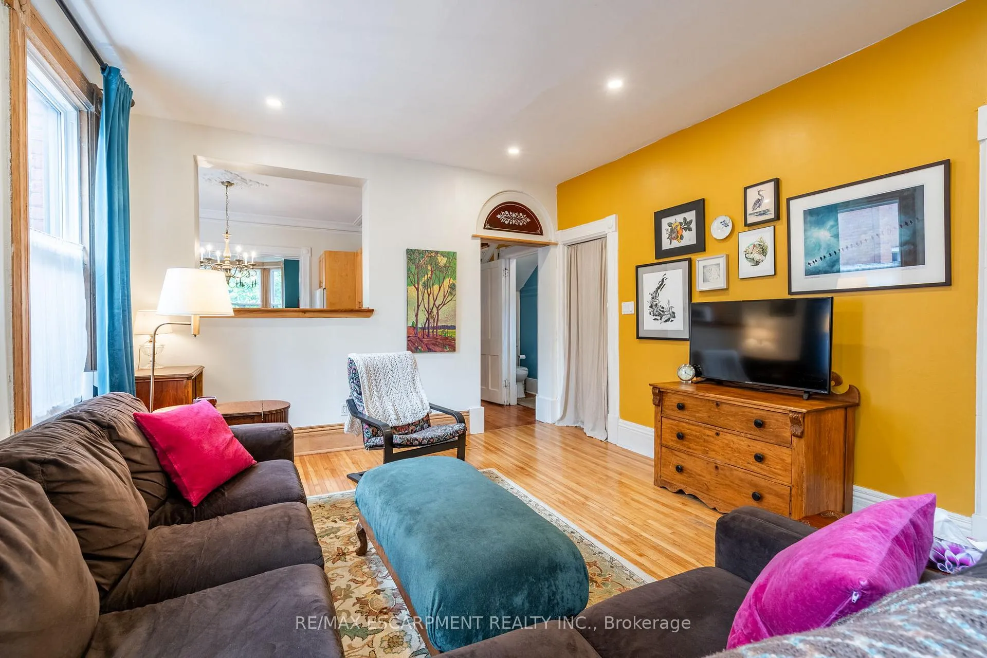 Photo 11 of 52 Barton Street W, Hamilton, Strathcona — HOMEH