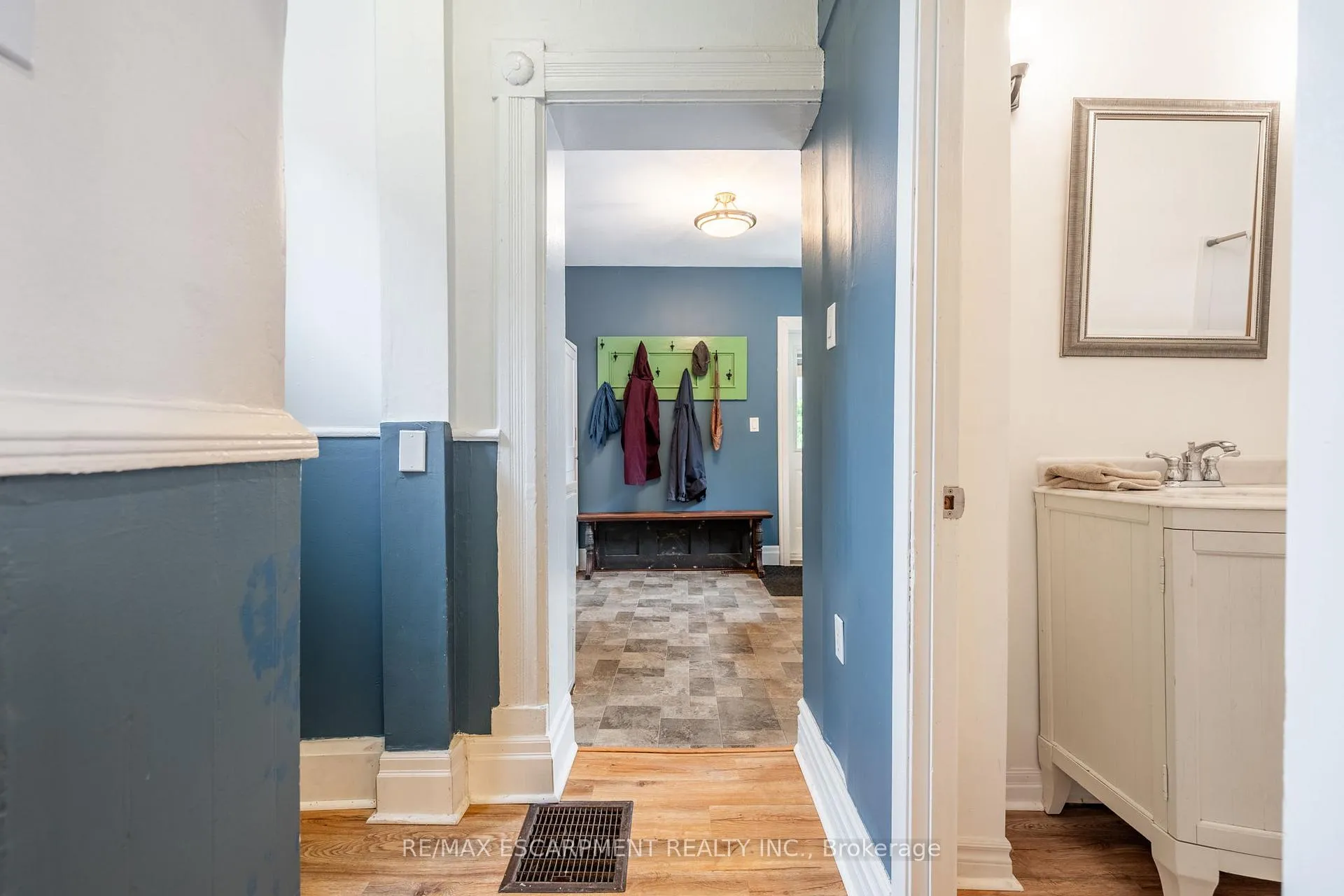 Photo 12 of 52 Barton Street W, Hamilton, Strathcona — HOMEH