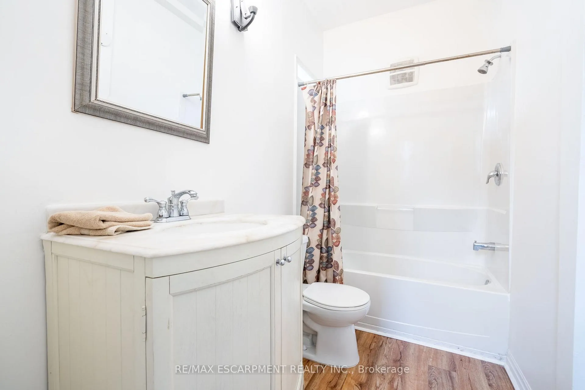 Photo 13 of 52 Barton Street W, Hamilton, Strathcona — HOMEH