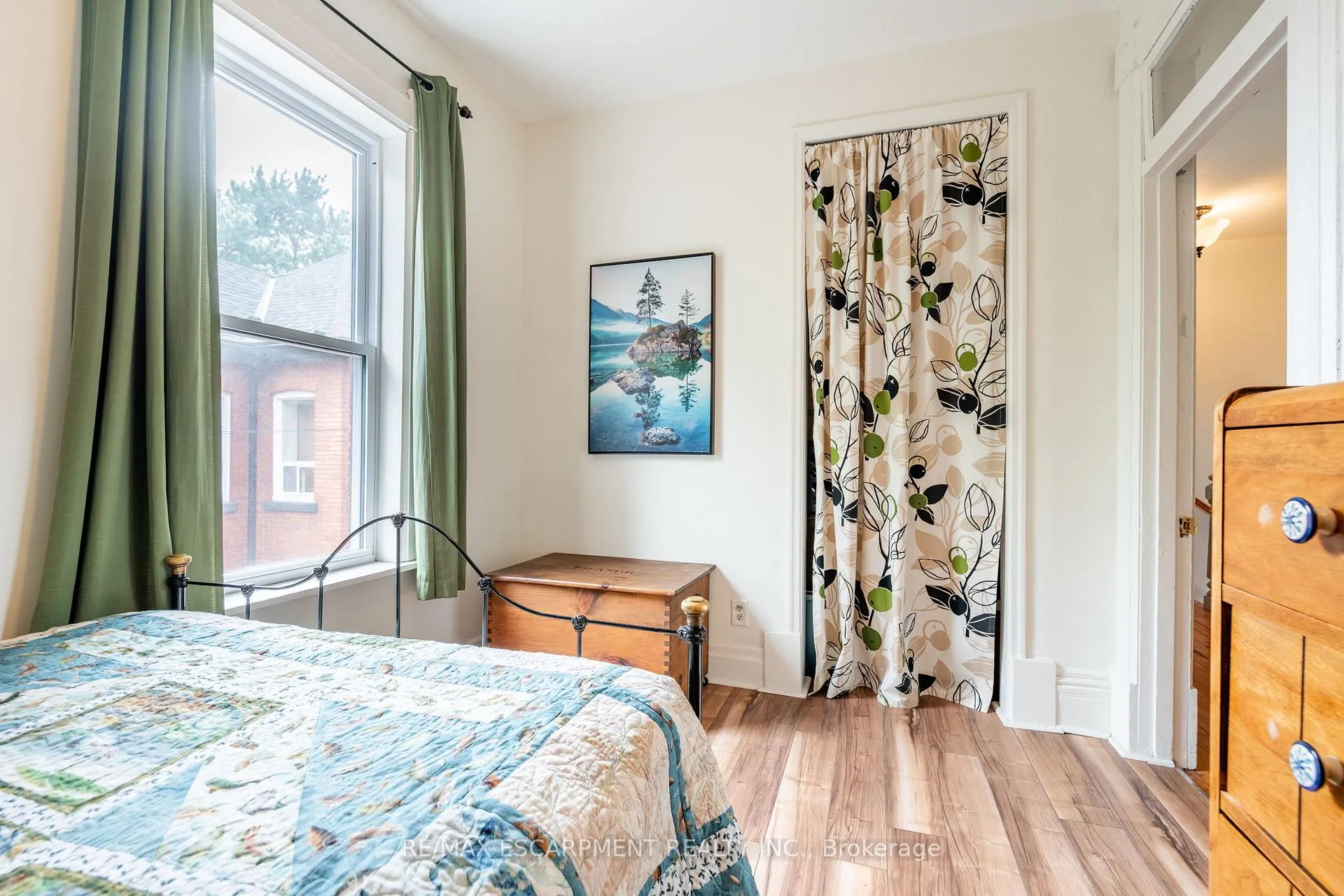 Photo 20 of 52 Barton Street W, Hamilton, Strathcona — HOMEH