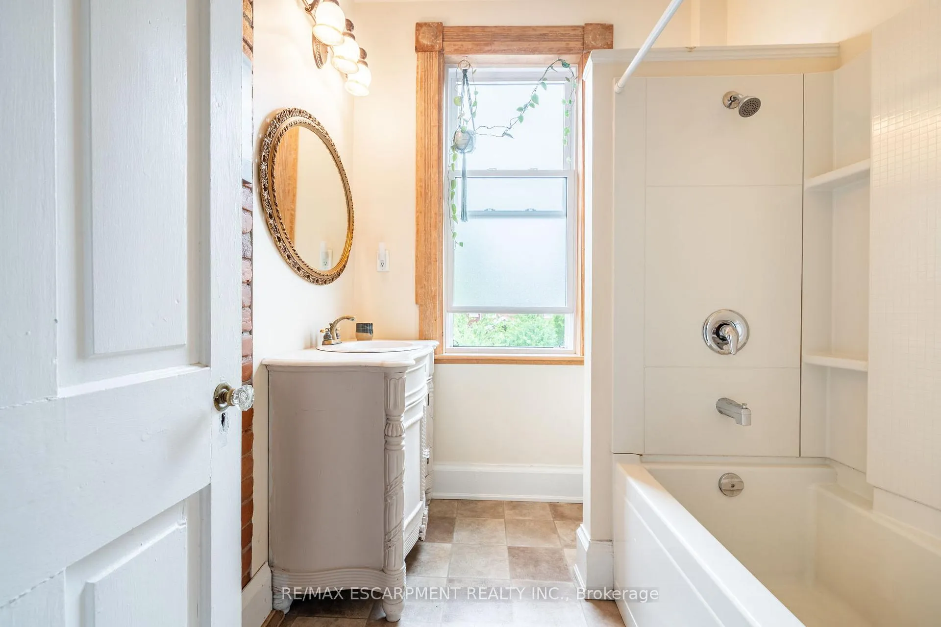 Photo 21 of 52 Barton Street W, Hamilton, Strathcona — HOMEH