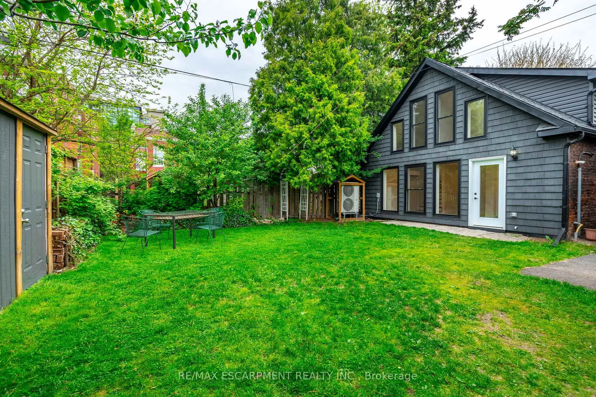 Photo 28 of 52 Barton Street W, Hamilton, Strathcona — HOMEH