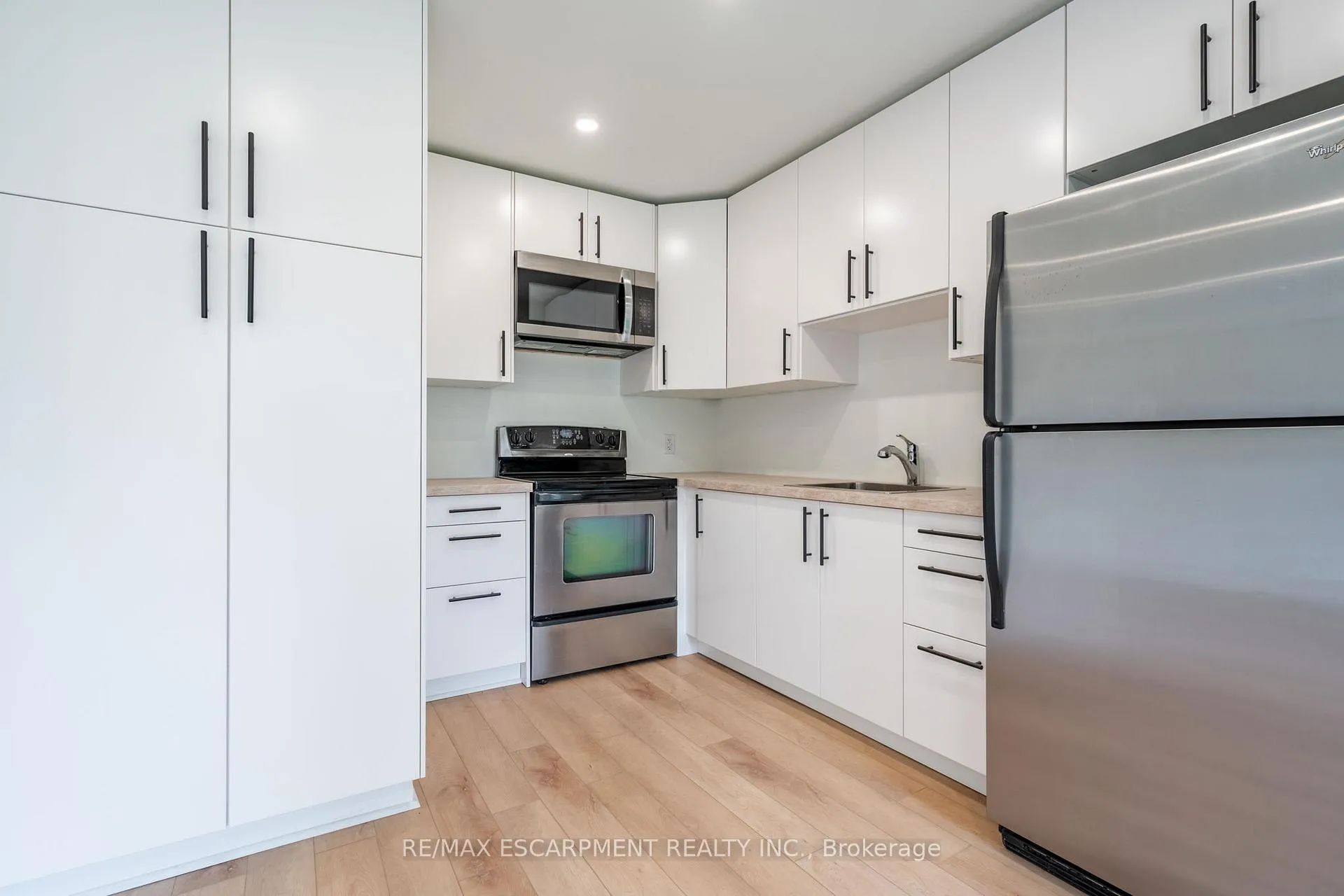 Photo 31 of 52 Barton Street W, Hamilton, Strathcona — HOMEH
