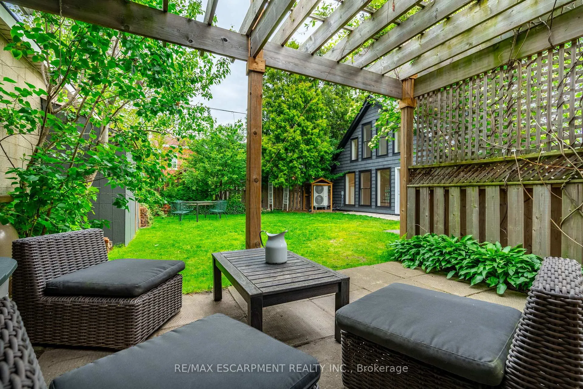 Photo 42 of 52 Barton Street W, Hamilton, Strathcona — HOMEH