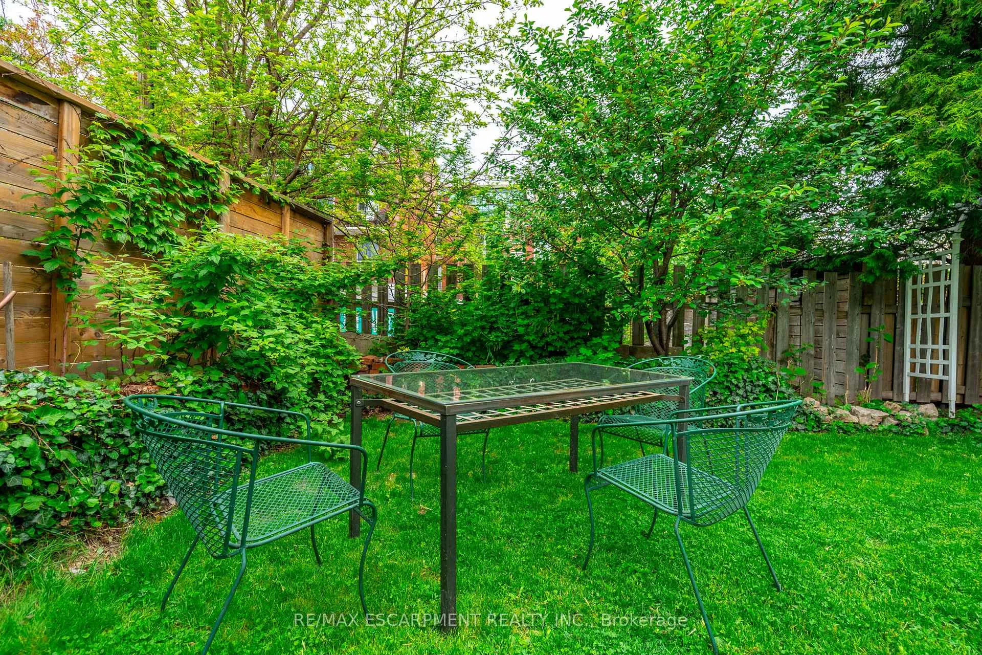 Photo 44 of 52 Barton Street W, Hamilton, Strathcona — HOMEH