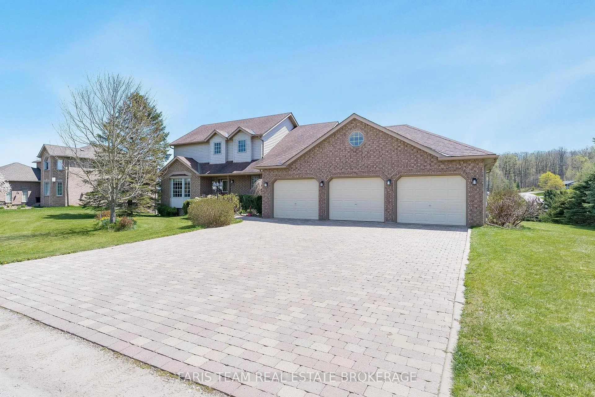 Photo 2 of 36 Marlow Circle, Springwater, Hillsdale — HOMEH