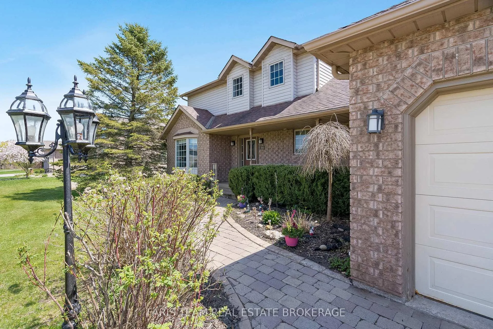 Photo 3 of 36 Marlow Circle, Springwater, Hillsdale — HOMEH