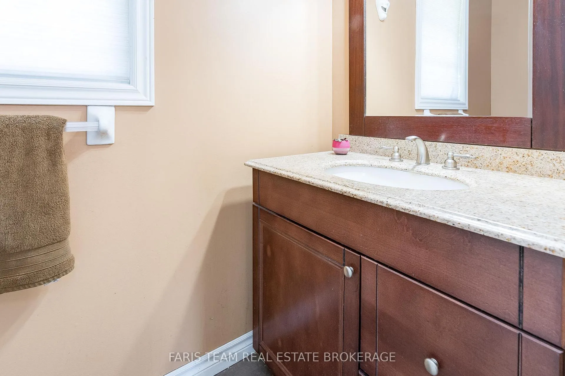Photo 15 of 36 Marlow Circle, Springwater, Hillsdale — HOMEH