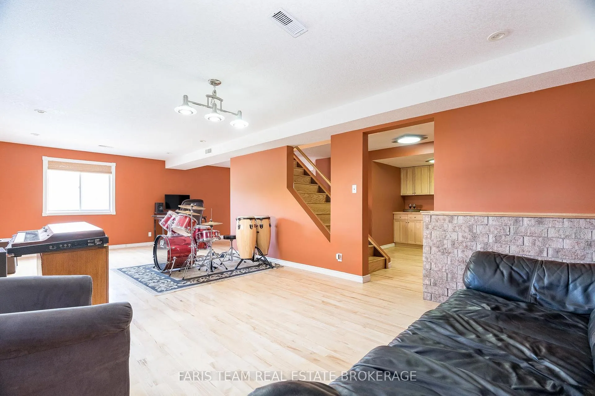Photo 24 of 36 Marlow Circle, Springwater, Hillsdale — HOMEH
