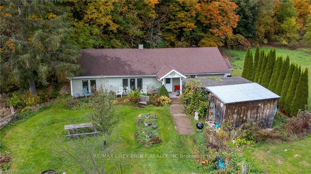 Front of 318588 Grey Rd 1