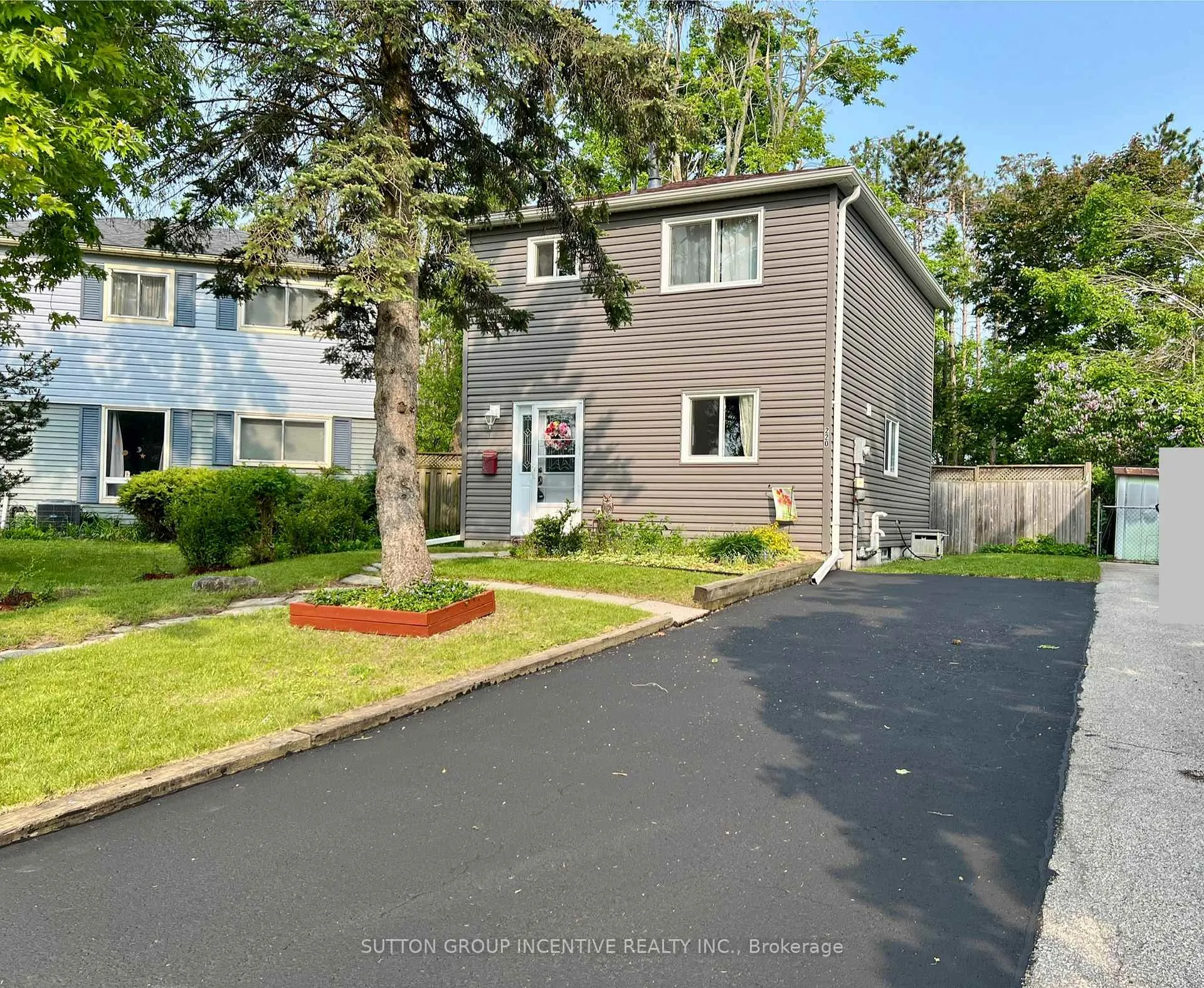 Photo 2 of 220 Letitia Street, Barrie, Letitia Heights — HOMEH