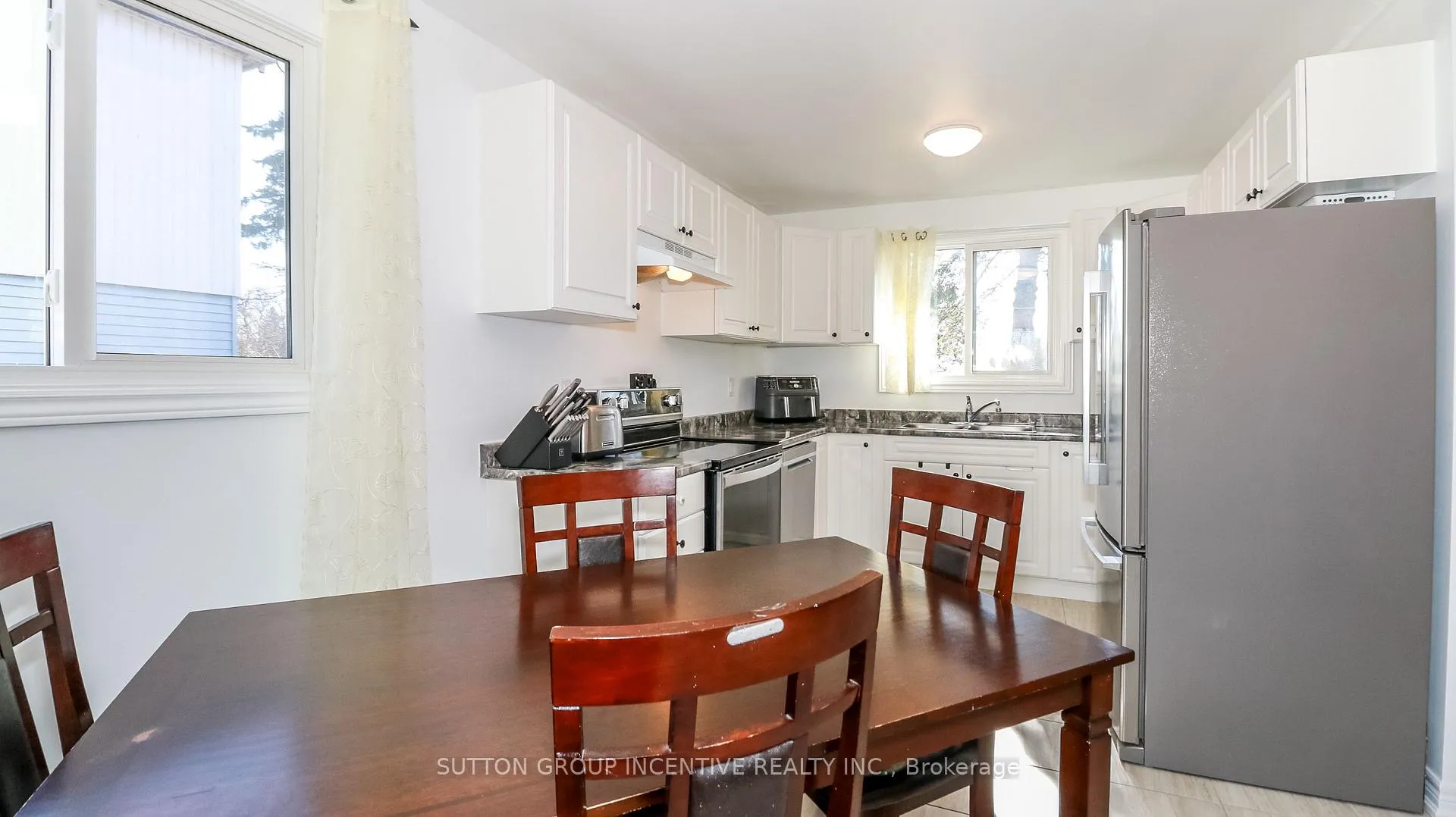 Photo 3 of 220 Letitia Street, Barrie, Letitia Heights — HOMEH