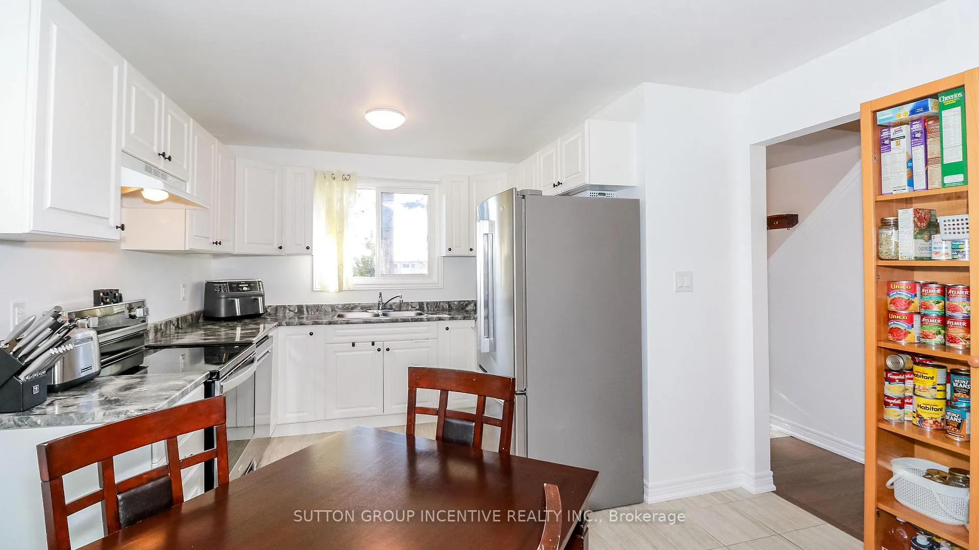 Photo 6 of 220 Letitia Street, Barrie, Letitia Heights — HOMEH