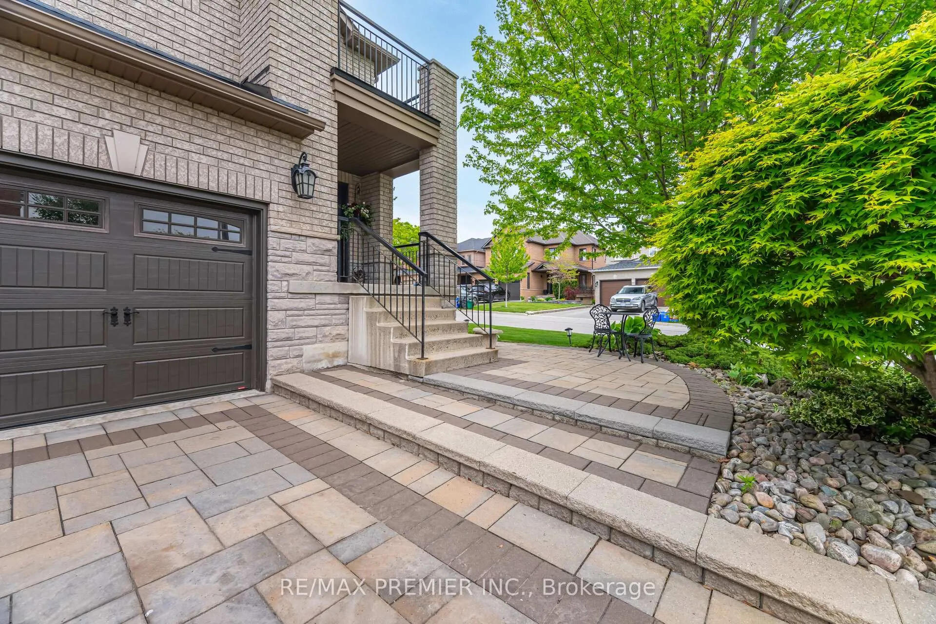 Photo 4 of 1 Crown Crescent, Vaughan, Sonoma Heights — HOMEH