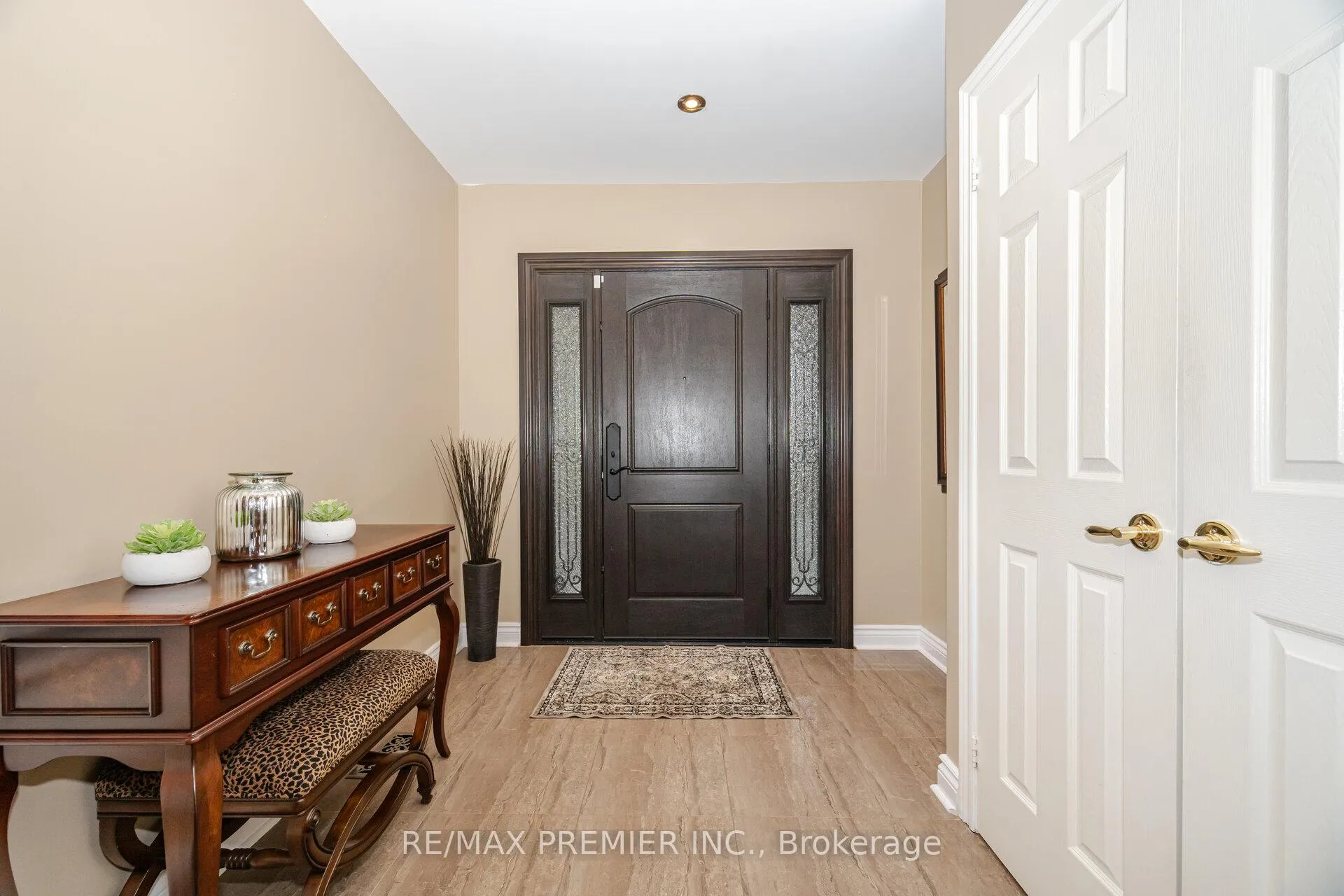 Photo 7 of 1 Crown Crescent, Vaughan, Sonoma Heights — HOMEH