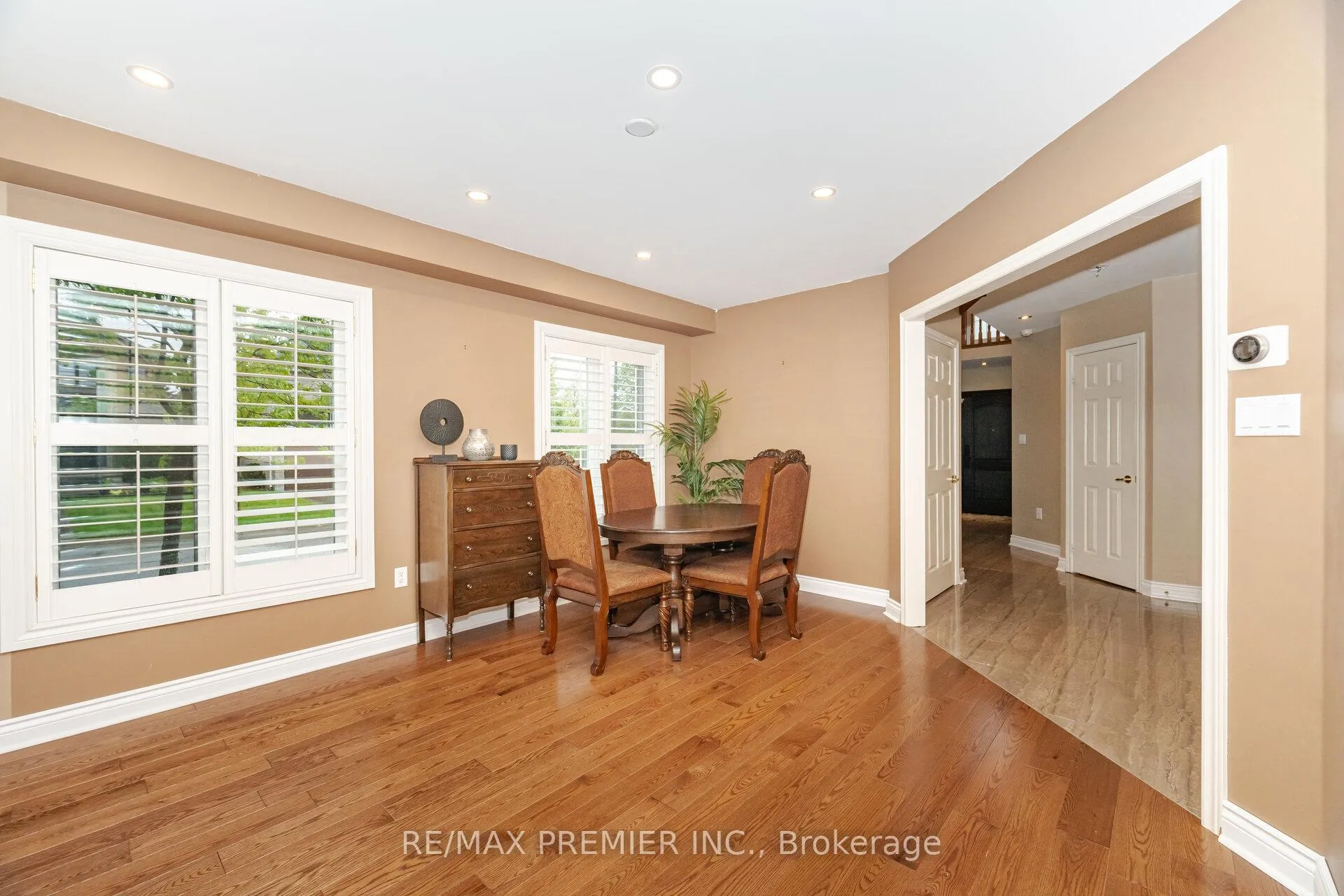 Photo 9 of 1 Crown Crescent, Vaughan, Sonoma Heights — HOMEH