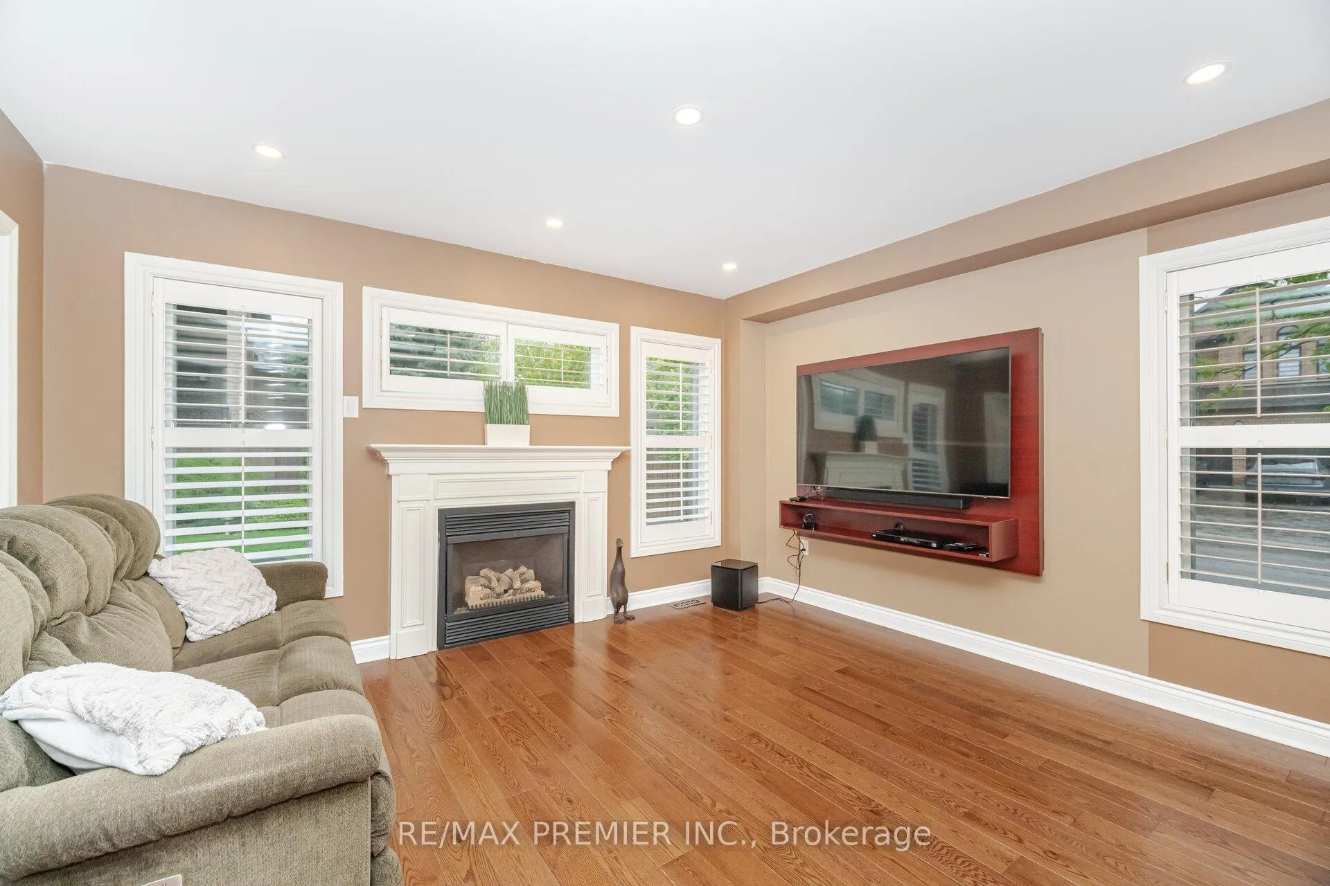 Photo 11 of 1 Crown Crescent, Vaughan, Sonoma Heights — HOMEH