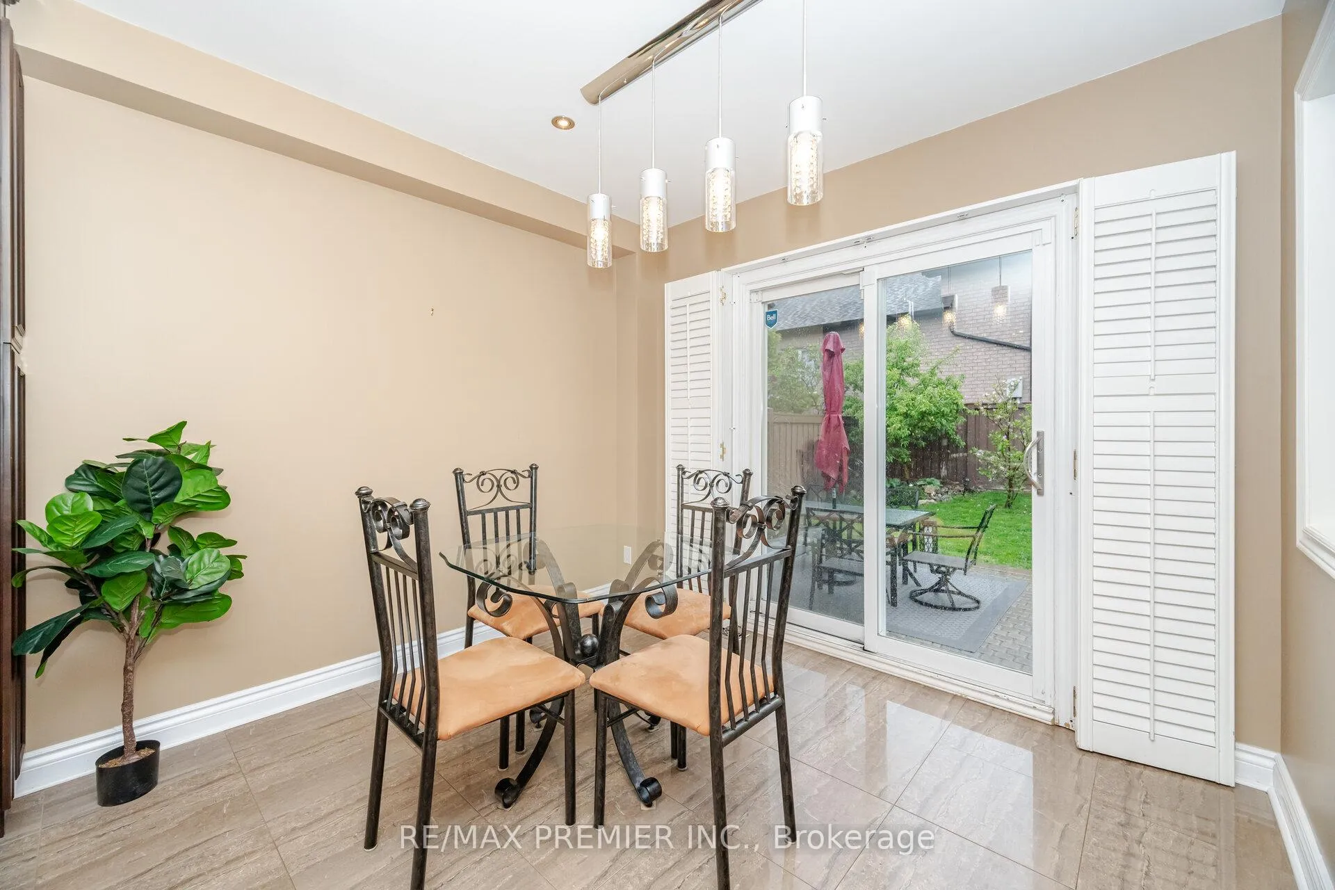 Photo 14 of 1 Crown Crescent, Vaughan, Sonoma Heights — HOMEH